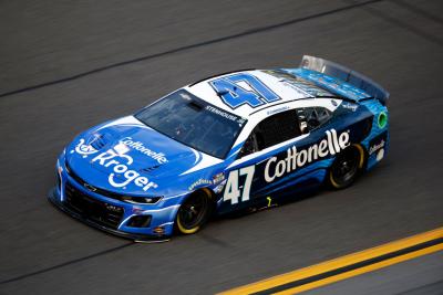 Stenhouse Jr Ingin Bawa JTG Daugherty Menangi Daytona 500